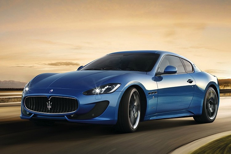 Nằm trong  10 mẫu xe ôtô hạng sang này đầu tiên phải kể đến Maserati GranTurismo. Sau nhiều lần được nâng cấp, phiên bản mới ra mắt sở hữu thiết kế cuốn hút và sang trọng hơn. Sở hữu động cơ V8 4,7L với công suất 434 mã lực, tăng tốc lên 99,8 km/h chỉ trong 4,9 giây...